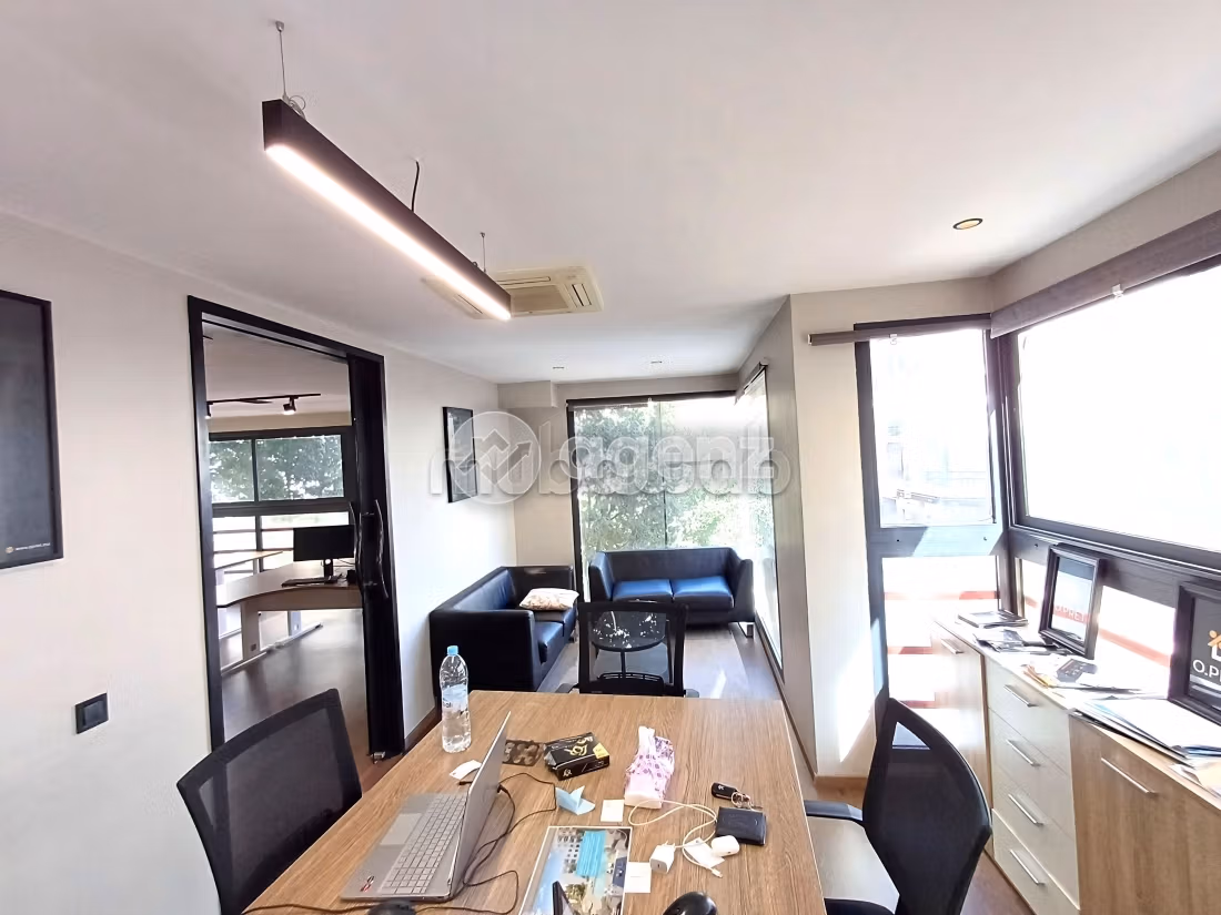Oficinas en alquiler en Maârif Extension. Area 113 m². Sin ascensor