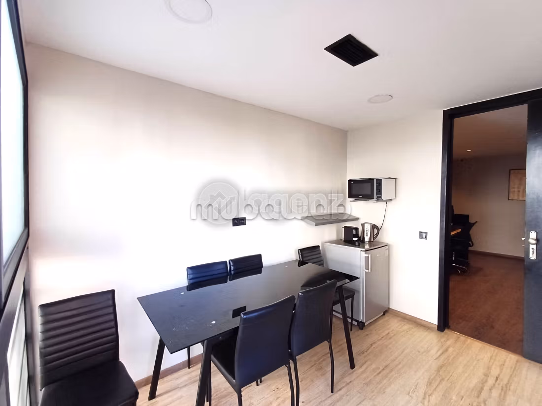 Oficinas en alquiler en Maârif Extension. Area 113 m². Sin ascensor
