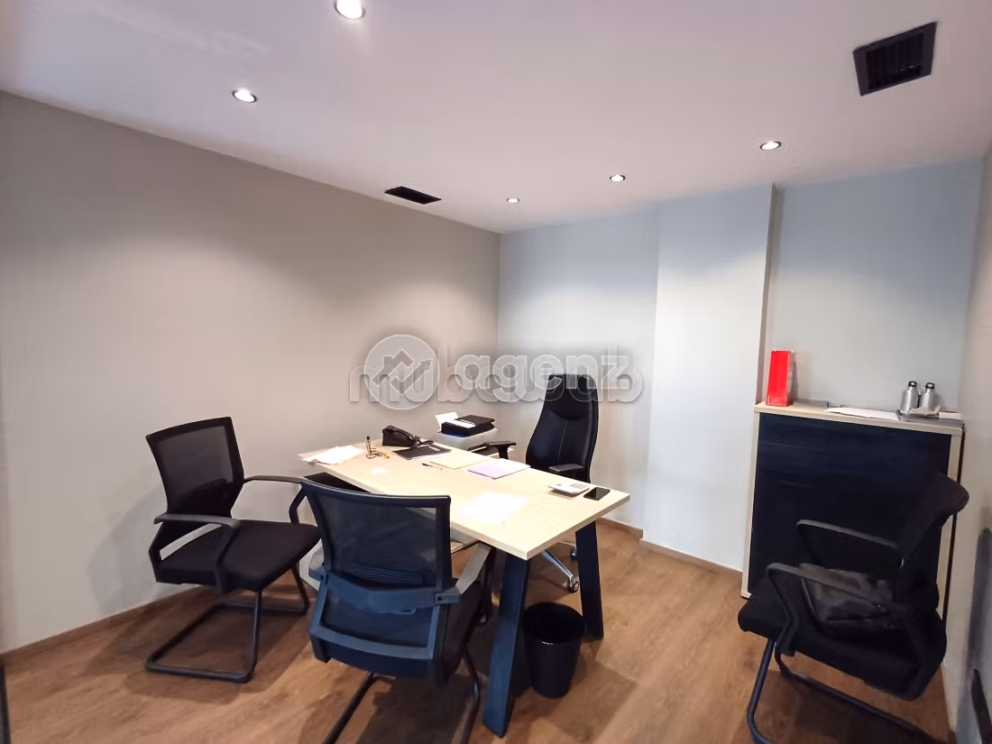 Oficinas en alquiler en Maârif Extension. Area 113 m². Sin ascensor