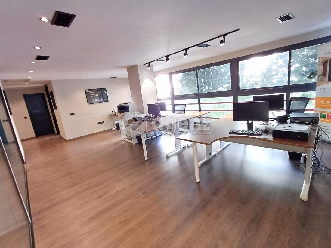 Oficinas en alquiler en Maârif Extension. Area 113 m². Sin ascensor