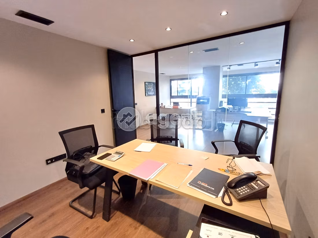 Oficinas en alquiler en Maârif Extension. Area 113 m². Sin ascensor