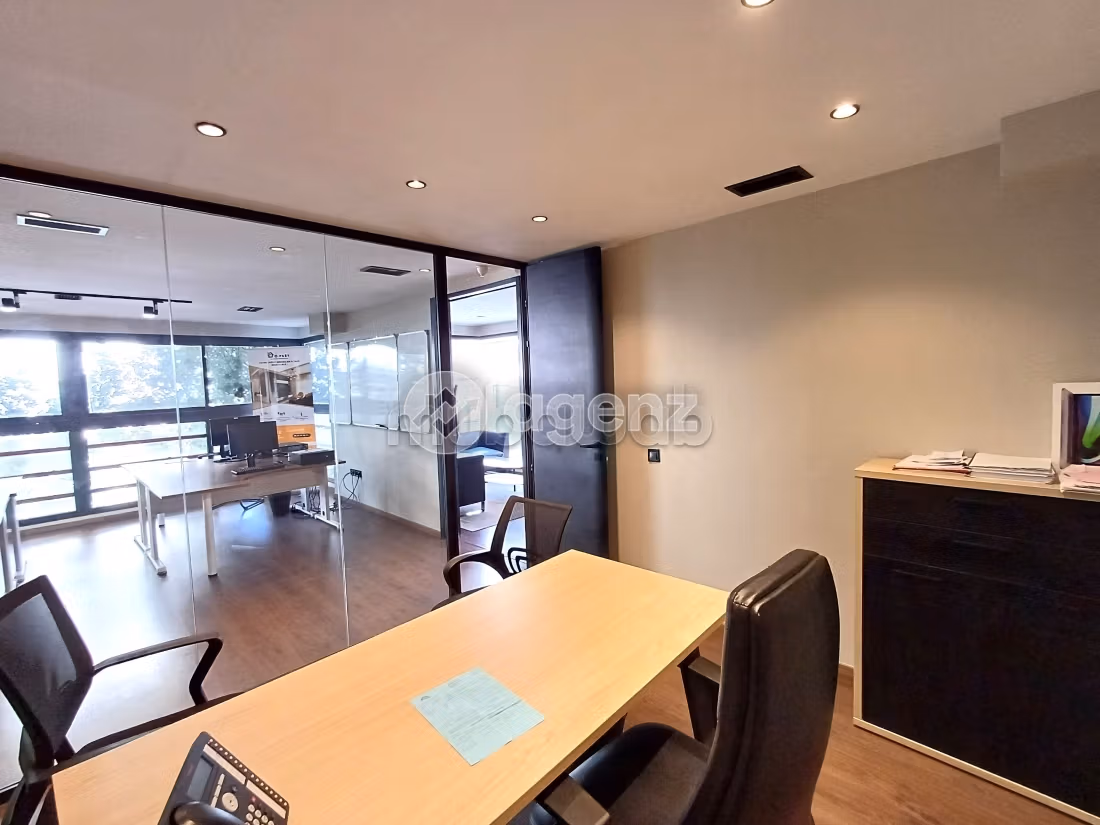 Oficinas en alquiler en Maârif Extension. Area 113 m². Sin ascensor