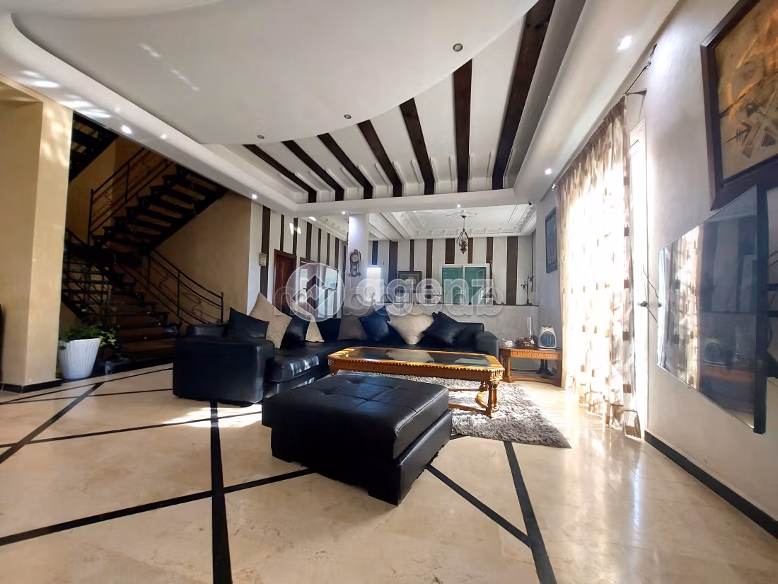 Luxury villa for sale. Large area 380 m². Parking spaces and garden