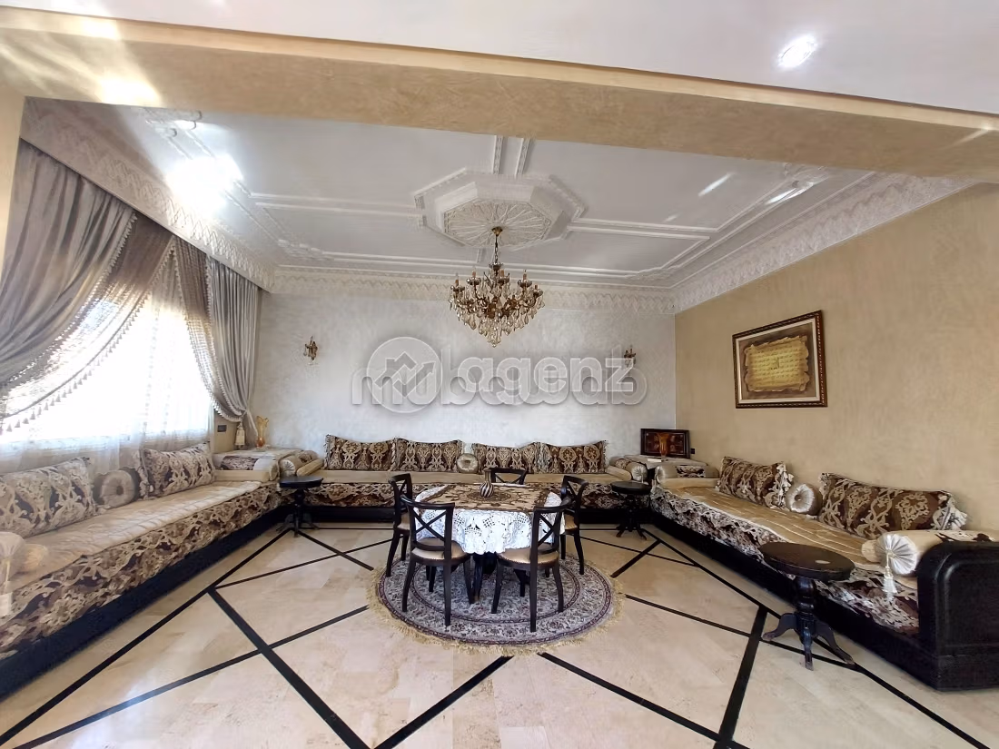Luxury villa for sale. Large area 380 m². Parking spaces and garden