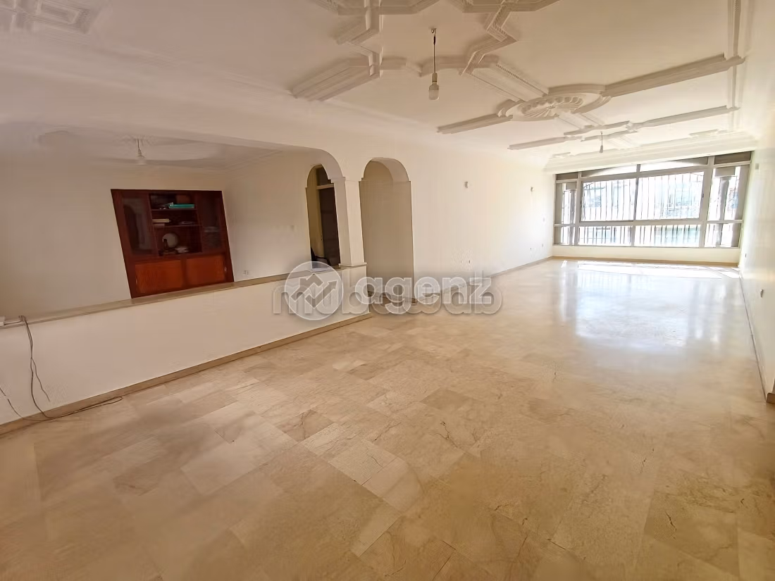 Appartement à vendre 193 m², 3 chambres Les Hôpitaux Casablanca — 2