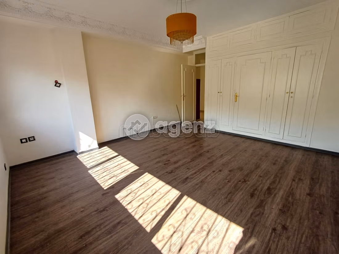 Appartement 193 m² f Les Hôpitaux — 17