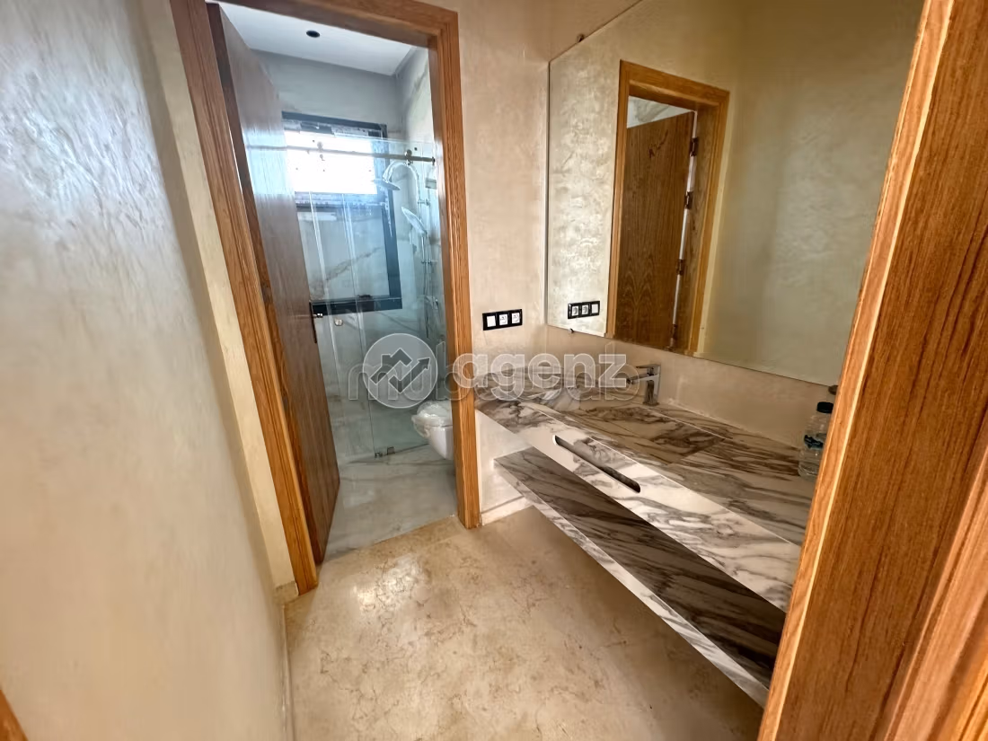 Fabulous villa for sale in Route Amizmiz. Surface area 626 m². Garden and garage