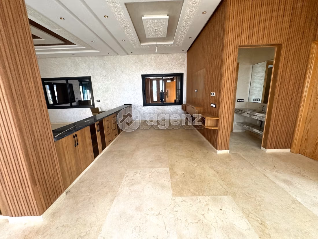 Fabulous villa for sale in Route Amizmiz. Surface area 626 m². Garden and garage
