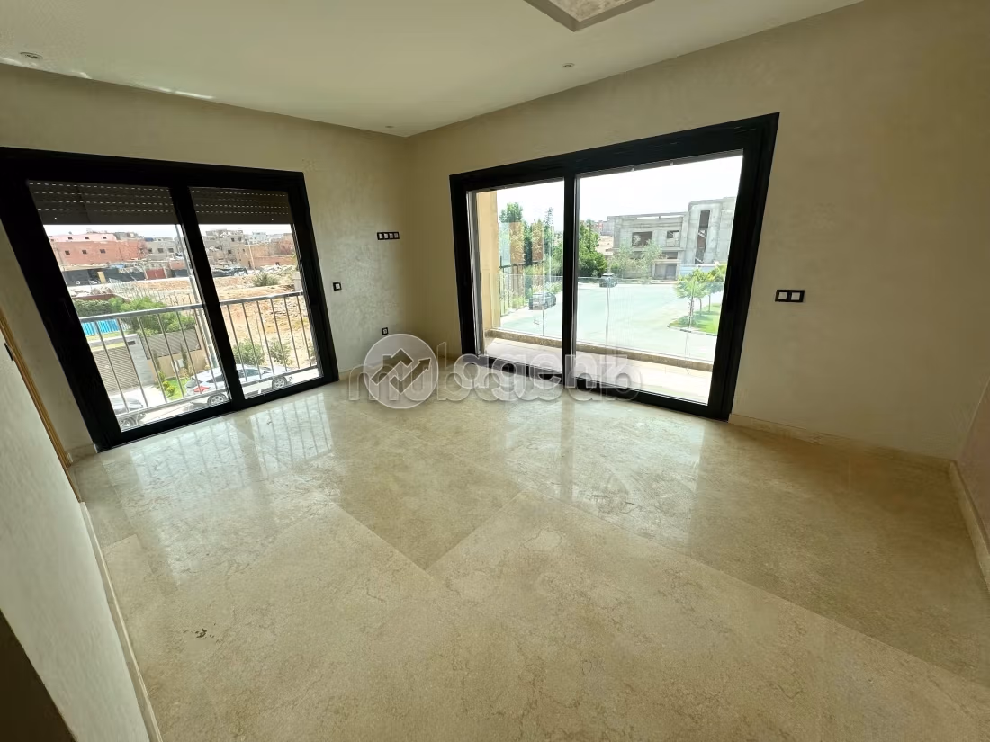 Fabulous villa for sale in Route Amizmiz. Surface area 626 m². Garden and garage