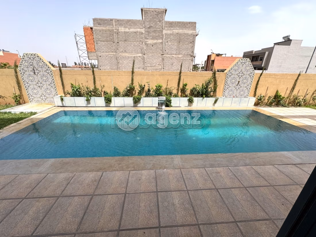 Fabulous villa for sale in Route Amizmiz. Surface area 626 m². Garden and garage