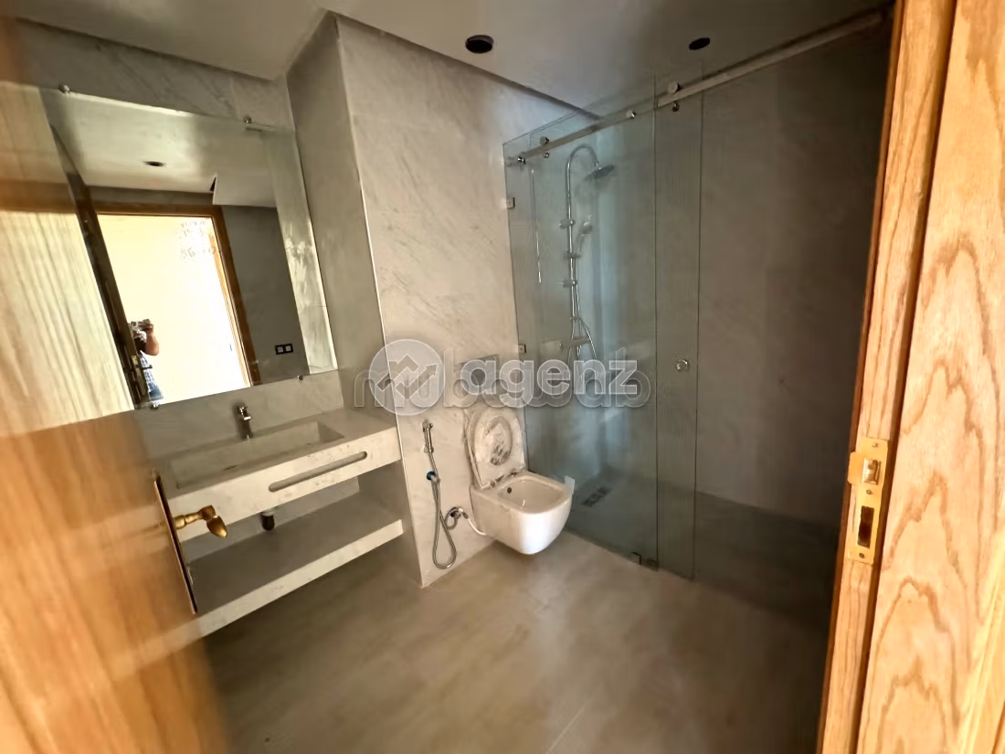 Fabulous villa for sale in Route Amizmiz. Surface area 626 m². Garden and garage