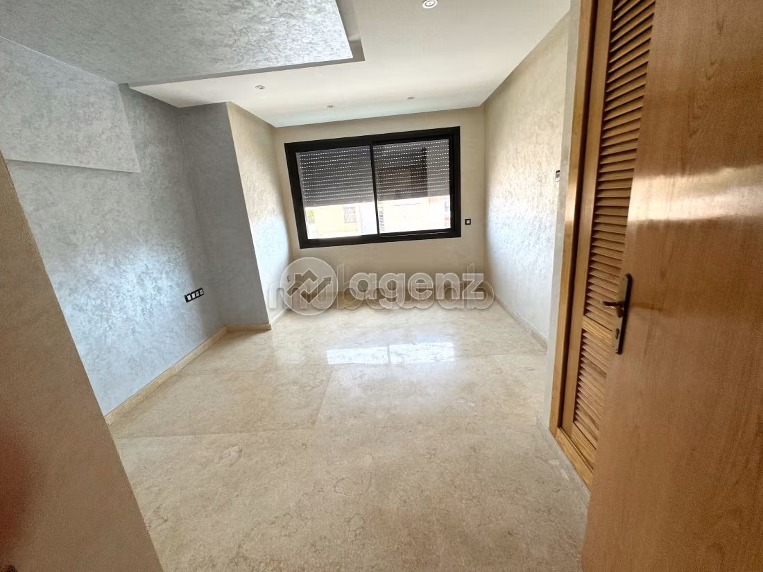 Fabulous villa for sale in Route Amizmiz. Surface area 626 m². Garden and garage