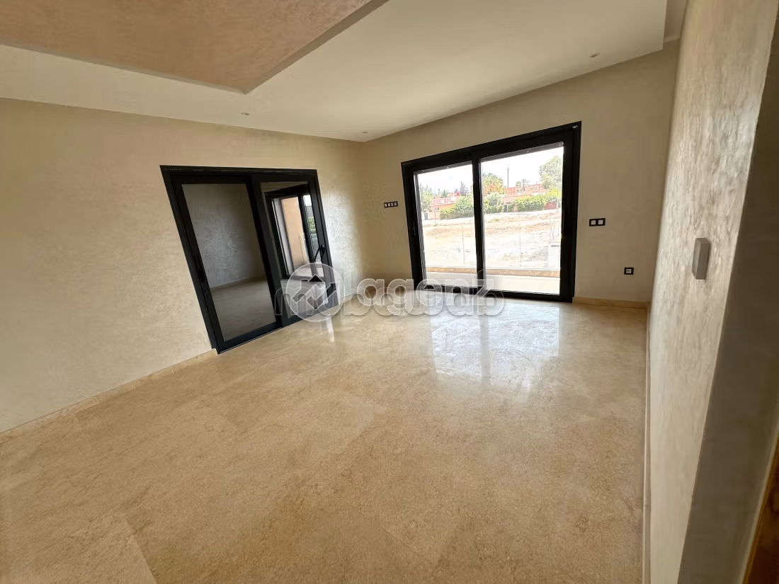 Fabulous villa for sale in Route Amizmiz. Surface area 626 m². Garden and garage