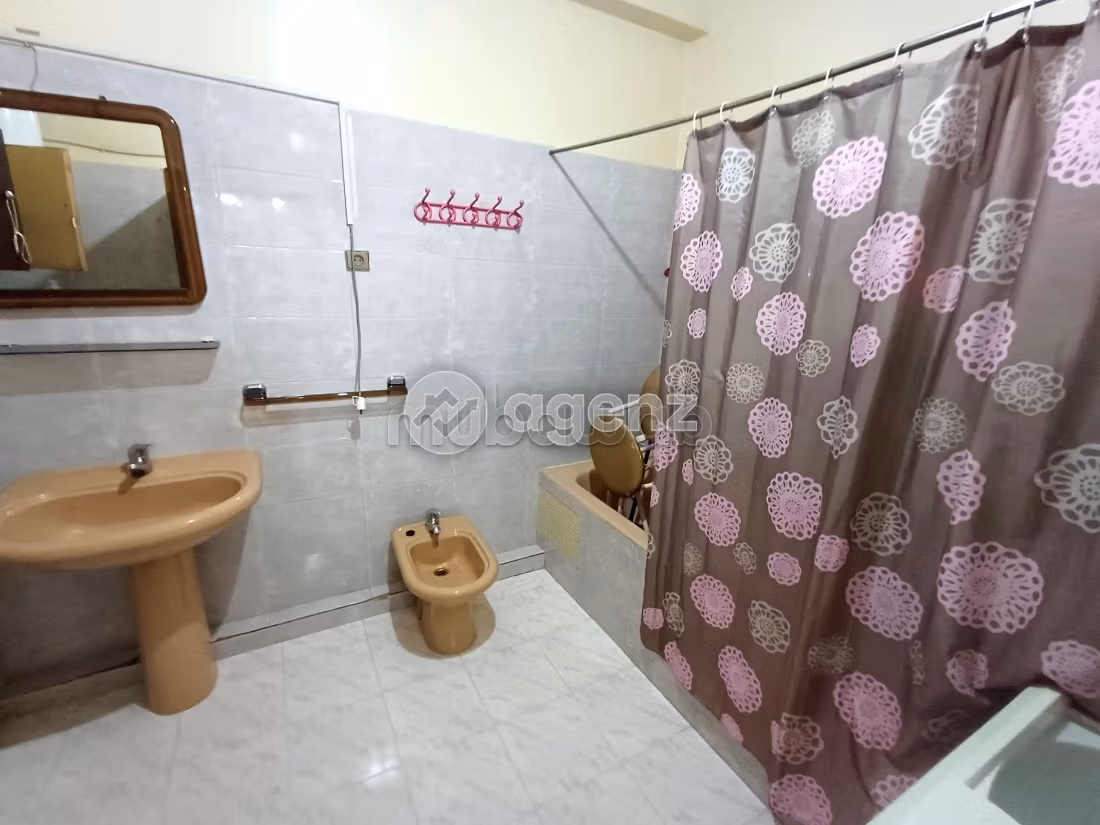 Vendita di uno splendido appartamento. 3 camere. Ascensore e posto auto