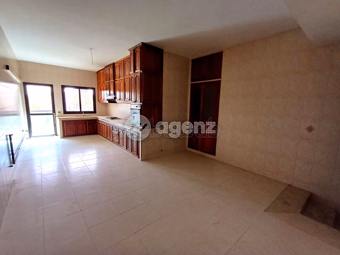 Apartment for sale in Nouvelle Ville. Area 266 m². Carpark and terrace