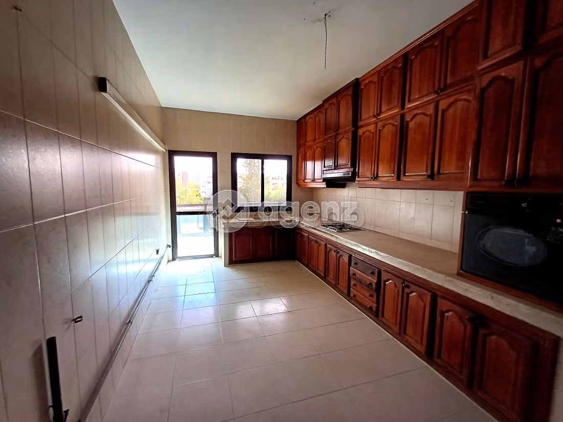 Apartment for sale in Nouvelle Ville. Area 266 m². Carpark and terrace