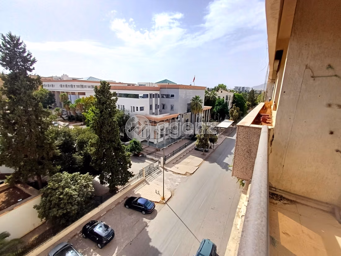 Apartment for sale in Nouvelle Ville. Area 266 m². Carpark and terrace