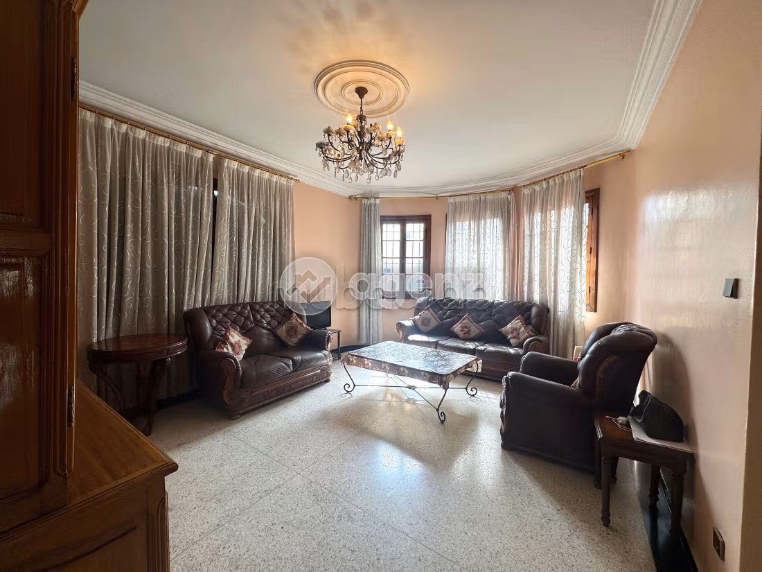 Magnífica villa en venta en Ain Chock. 4 dormitorios. Chiminea operativa
