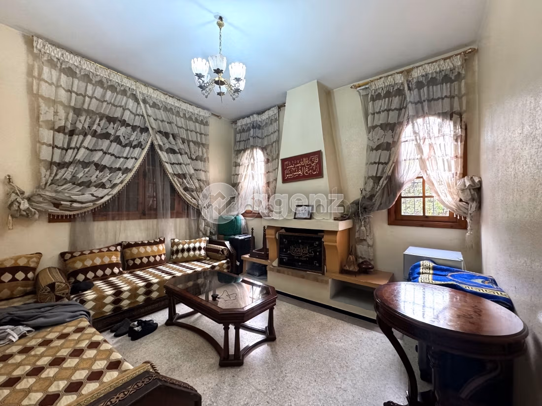 Magnífica villa en venta en Ain Chock. 4 dormitorios. Chiminea operativa
