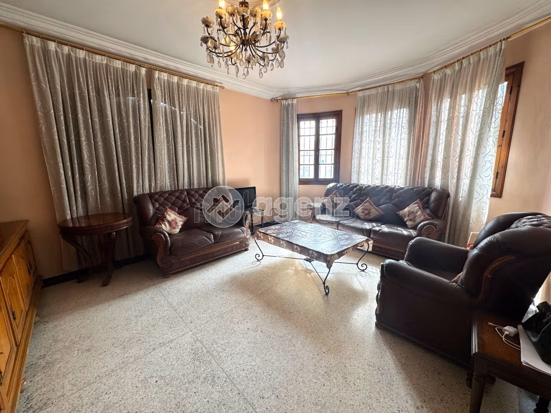Magnífica villa en venta en Ain Chock. 4 dormitorios. Chiminea operativa