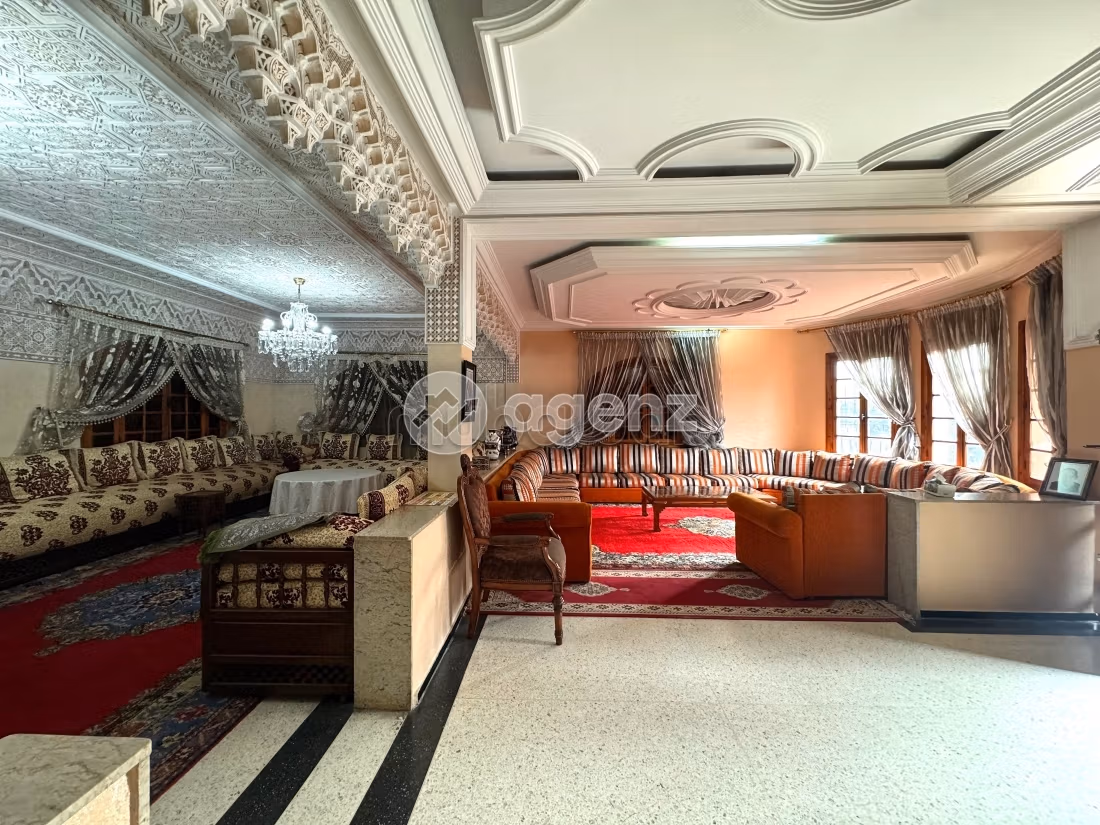 Magnífica villa en venta en Ain Chock. 4 dormitorios. Chiminea operativa