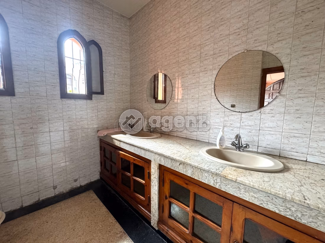 Magnífica villa en venta en Ain Chock. 4 dormitorios. Chiminea operativa