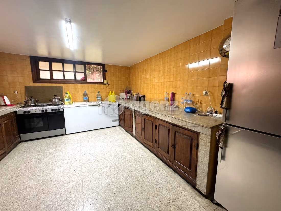 Magnífica villa en venta en Ain Chock. 4 dormitorios. Chiminea operativa