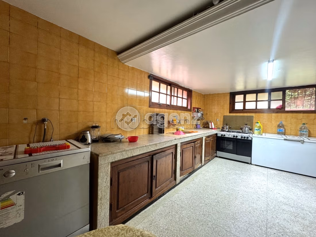 Magnífica villa en venta en Ain Chock. 4 dormitorios. Chiminea operativa