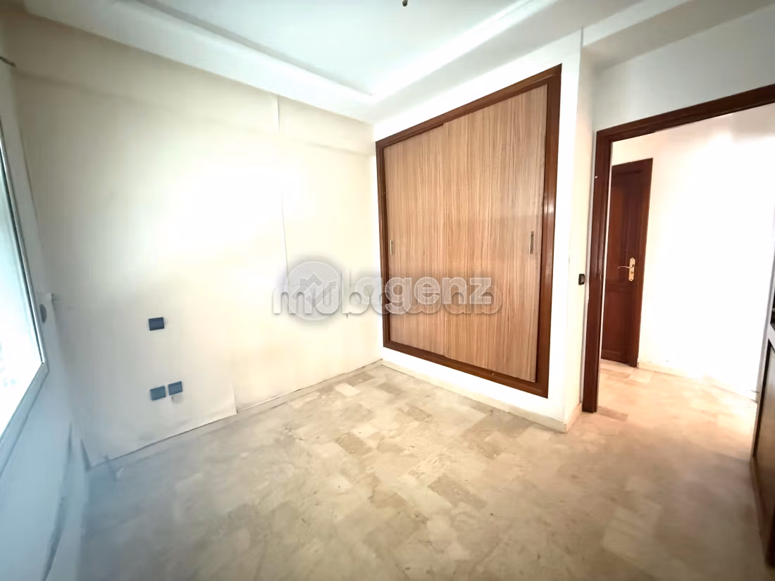Magnífico piso en venta en Sidi Maarouf. Gran superficie 128 m². Terraza y ascensor