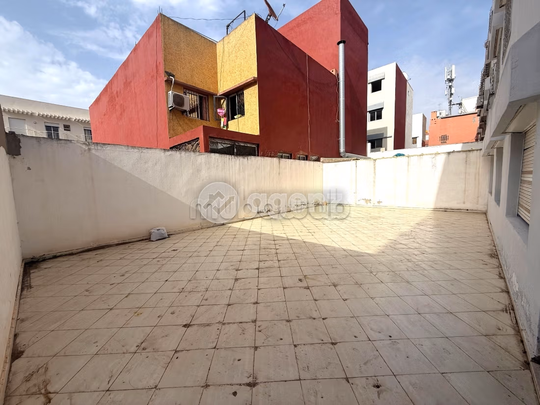 Magnífico piso en venta en Sidi Maarouf. Gran superficie 128 m². Terraza y ascensor