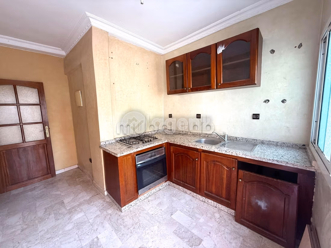 Magnífico piso en venta en Sidi Maarouf. Gran superficie 128 m². Terraza y ascensor