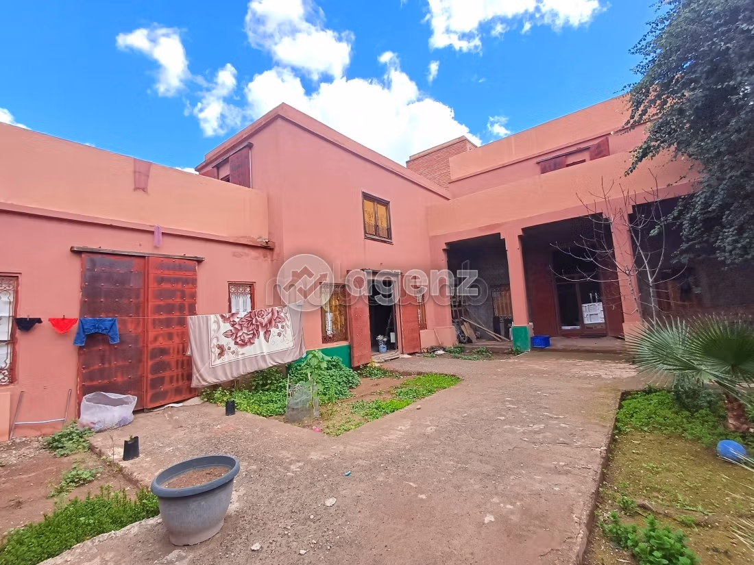 Villa à vendre 310 m², 4 chambres Bab Ighli Marrakech