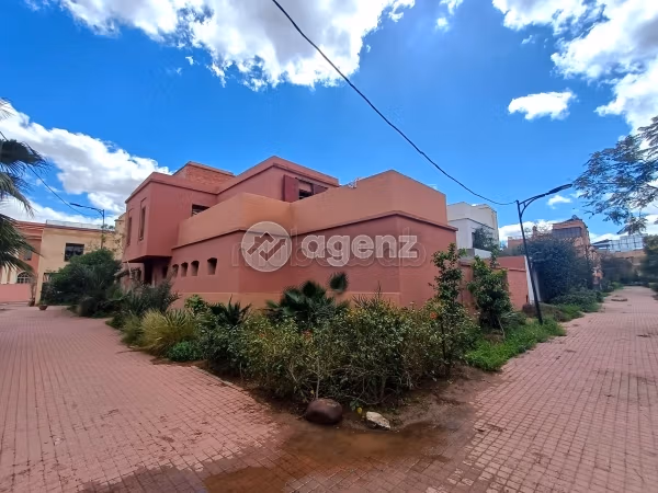 Villa à vendre 310 m², 4 chambres Bab Ighli Marrakech