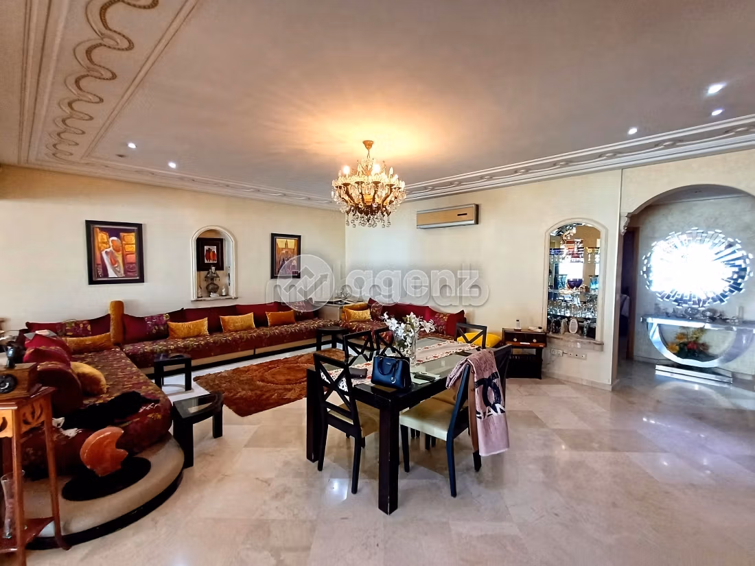 Bonito piso en venta. Dimensión 246 m². Ascensor y estacionamiento