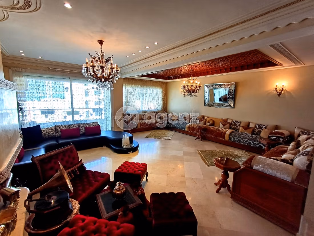 Bonito piso en venta. Dimensión 246 m². Ascensor y estacionamiento