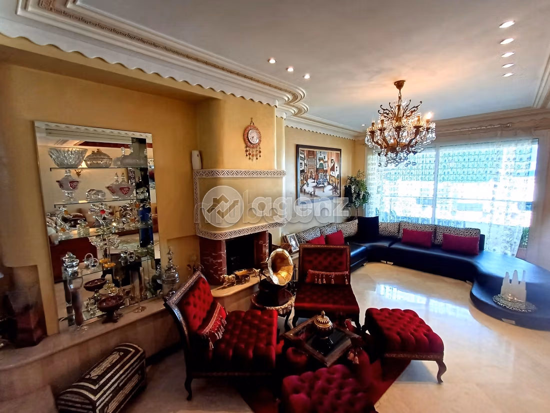 Bonito piso en venta. Dimensión 246 m². Ascensor y estacionamiento