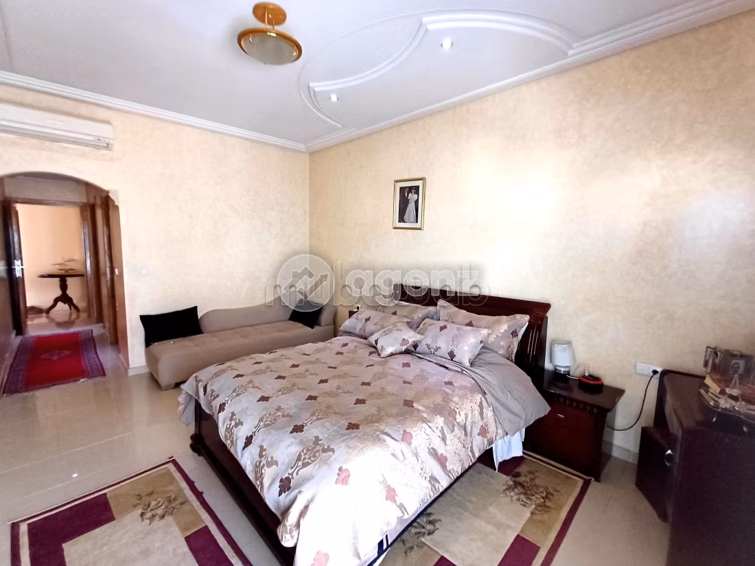 Bonito piso en venta. Dimensión 246 m². Ascensor y estacionamiento