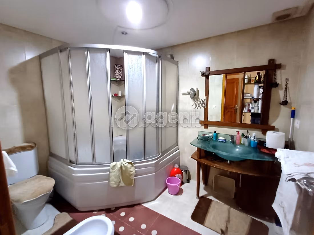 Bonito piso en venta. Dimensión 246 m². Ascensor y estacionamiento