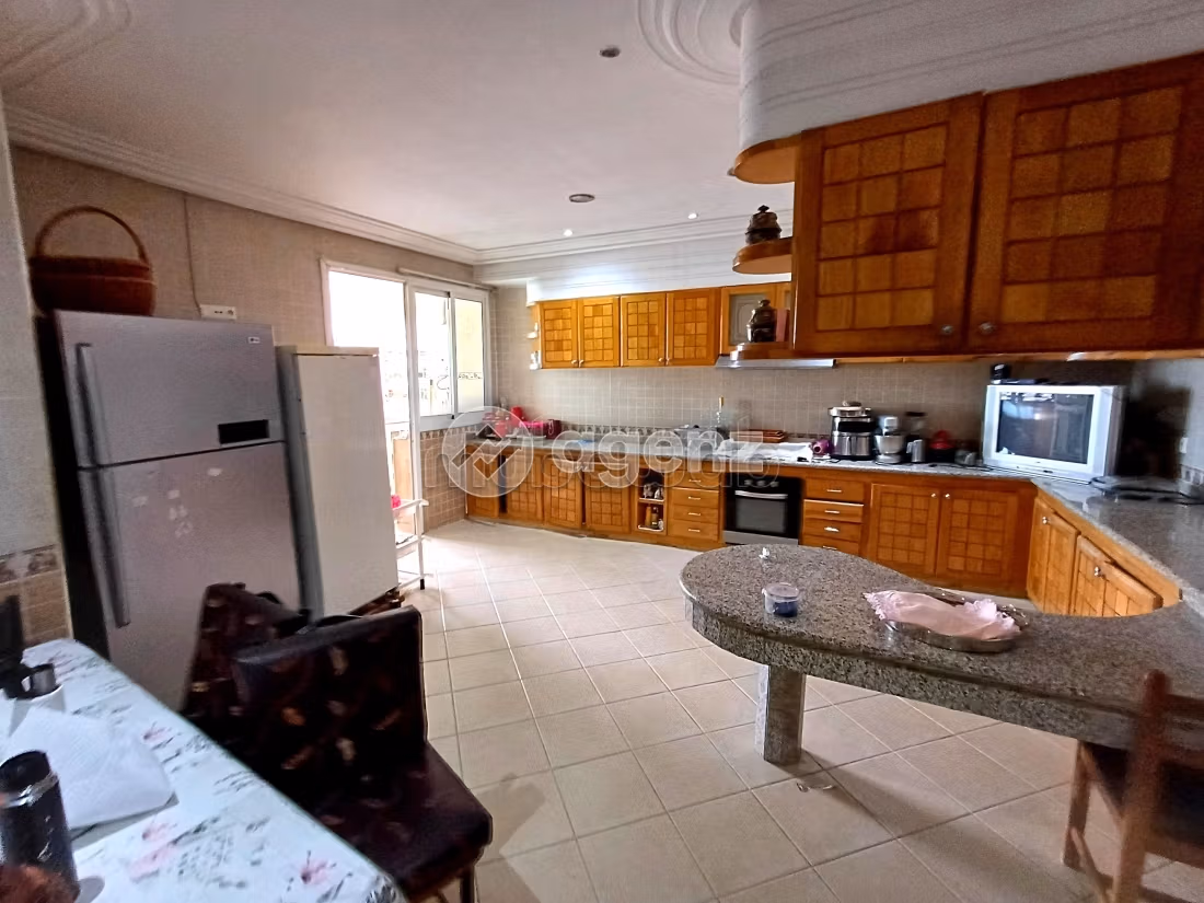Bonito piso en venta. Dimensión 246 m². Ascensor y estacionamiento
