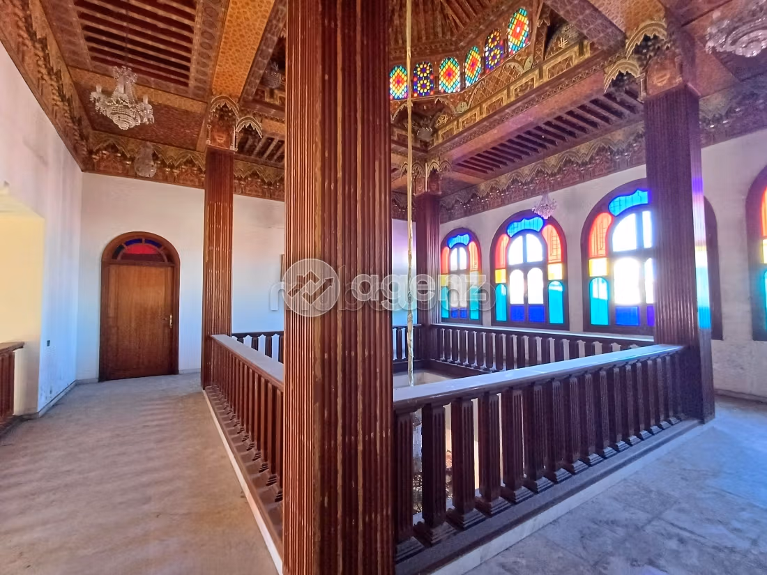 High quality villa for sale in Californie. Area of 3112 m². Green areas, Parking spaces for cars
