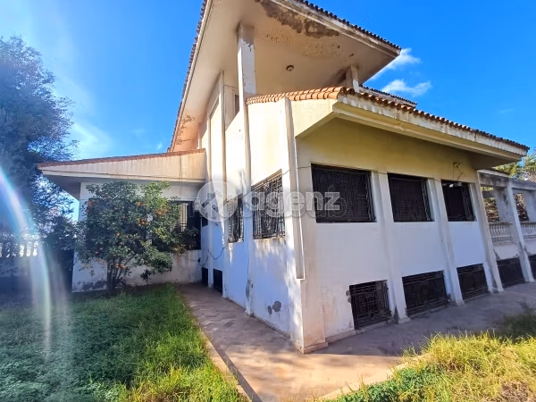 Kopen: villa's en luxe woningen in Californie. 7 Kamers. Garage en tuin