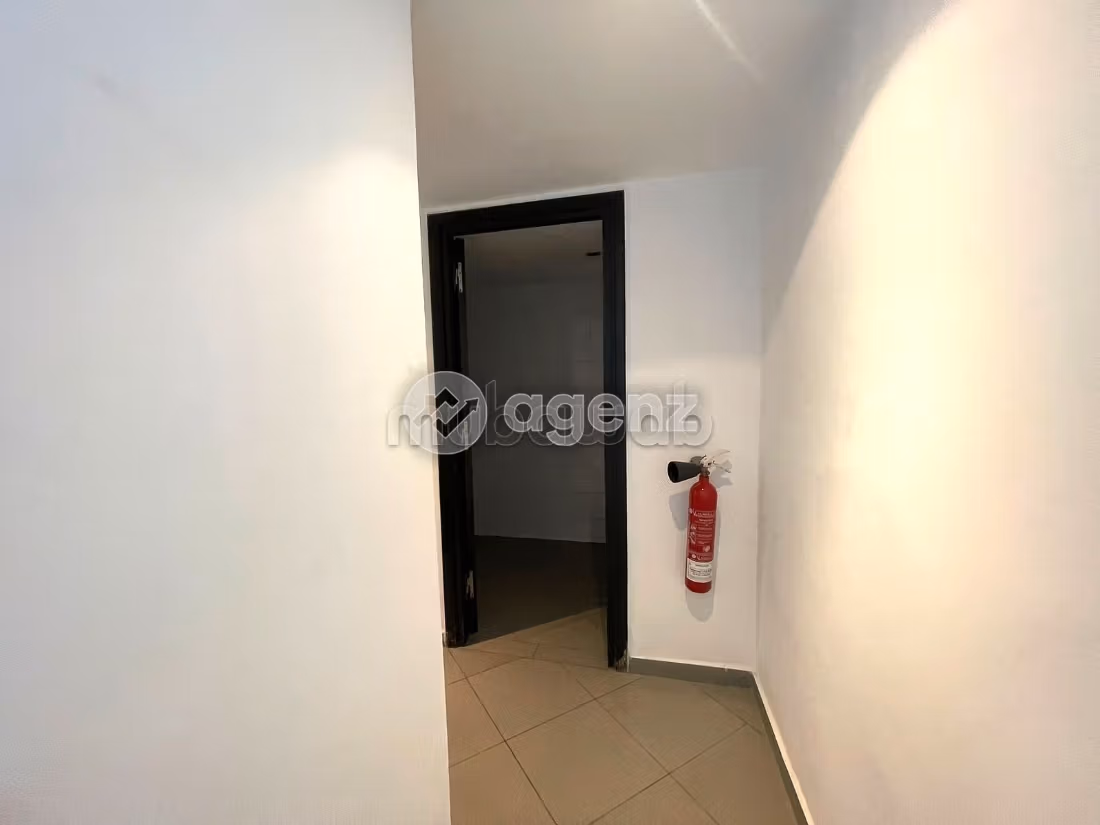 Offices & shops to rent in Val Fleury. Small area 108 m²