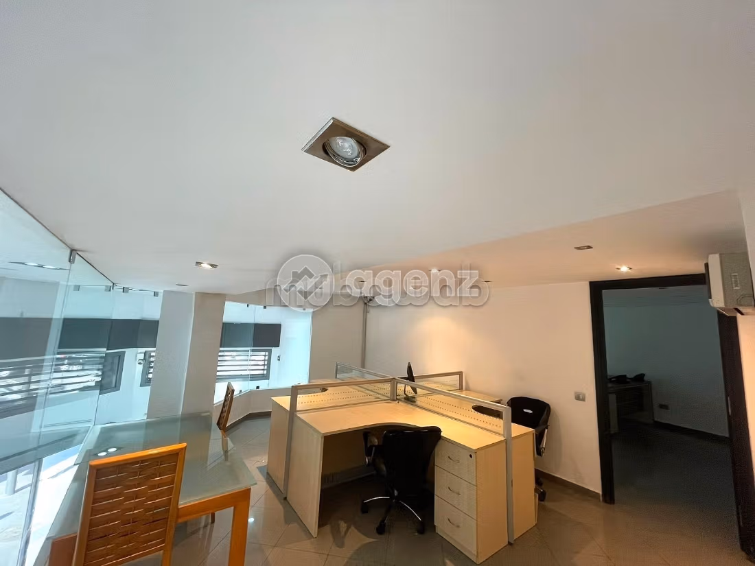 Offices & shops to rent in Val Fleury. Small area 108 m²