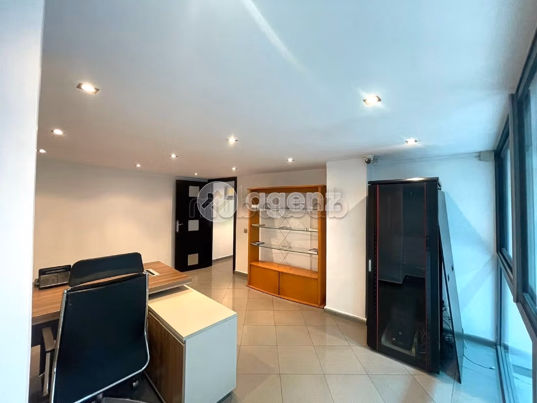 Offices & shops to rent in Val Fleury. Small area 108 m²