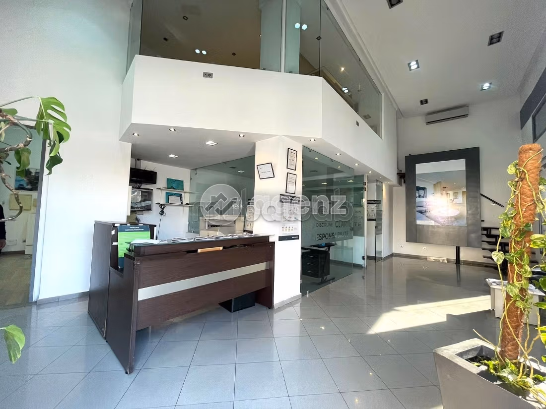 Offices & shops to rent in Val Fleury. Small area 108 m²