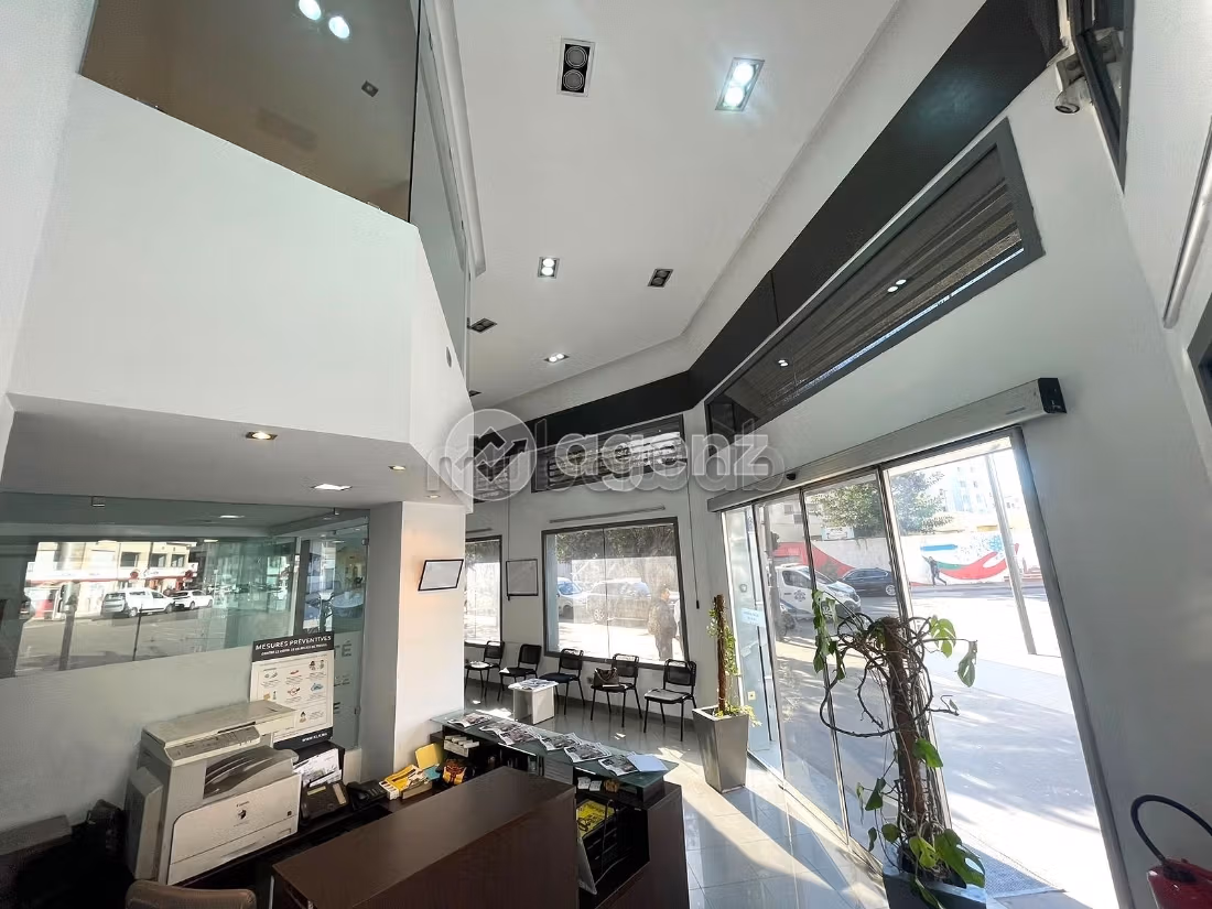 Offices & shops to rent in Val Fleury. Small area 108 m²