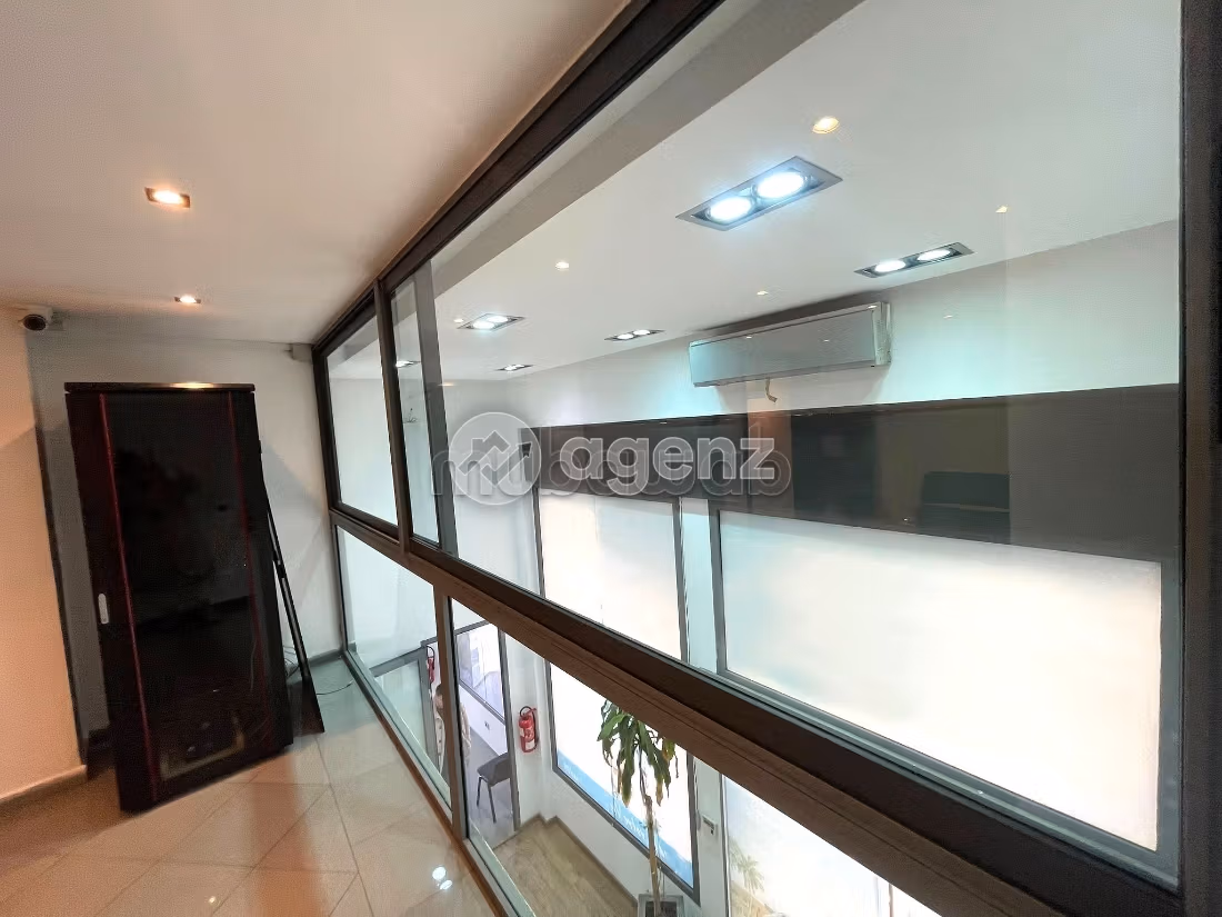 Offices & shops to rent in Val Fleury. Small area 108 m²