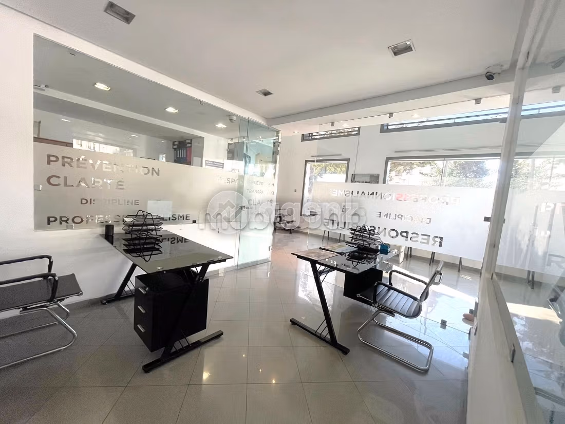 Offices & shops to rent in Val Fleury. Small area 108 m²