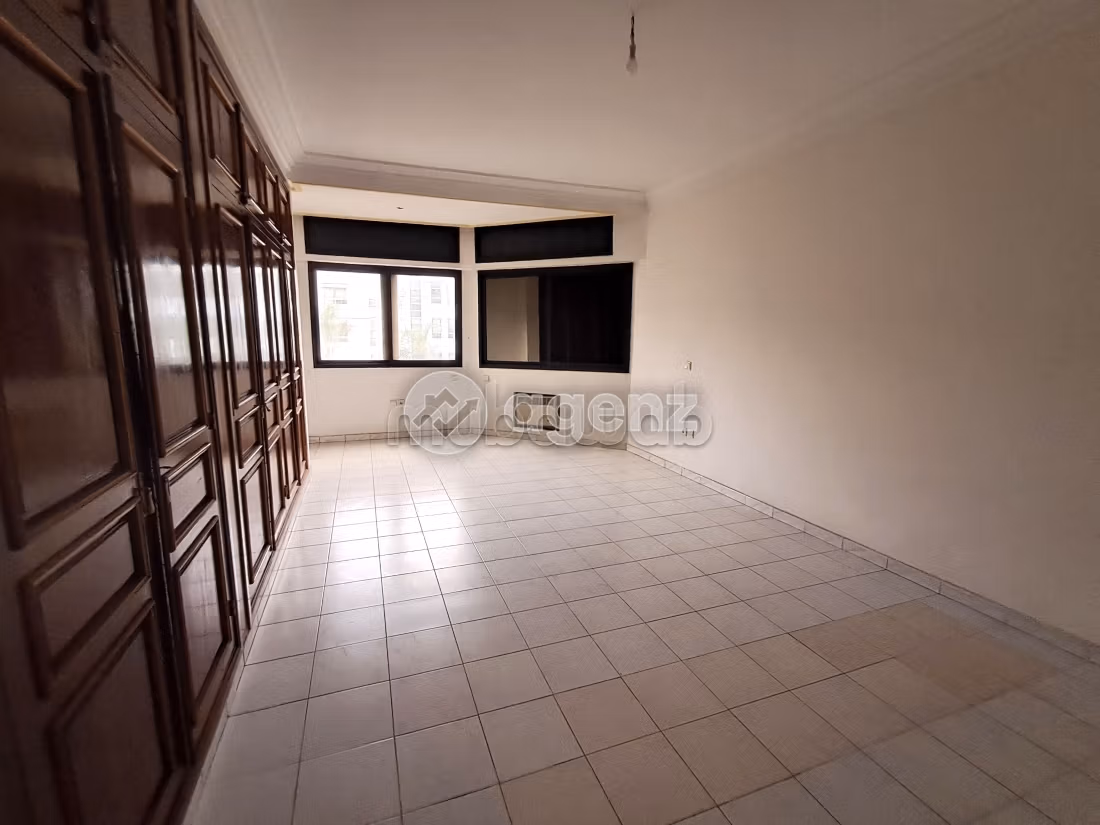 Apartment to purchase. Area 416 m². Lift and garage