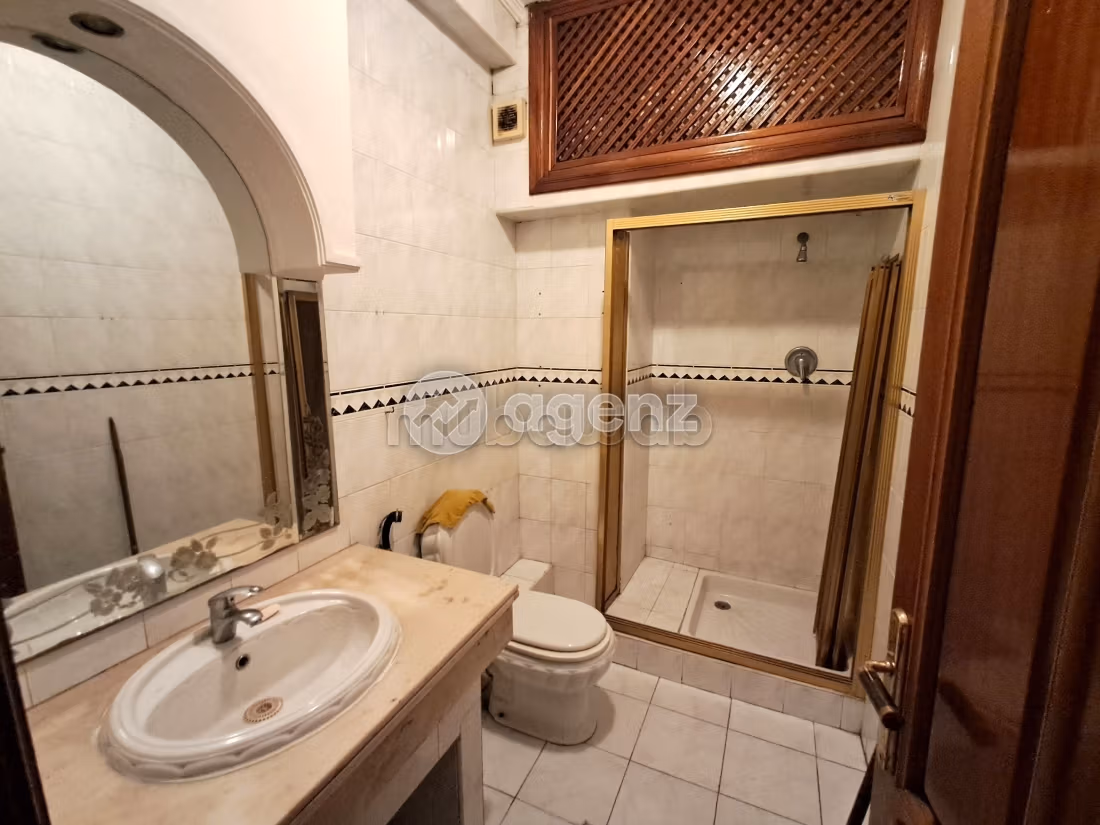 Apartment to purchase. Area 416 m². Lift and garage